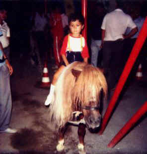 When I was riding a horse at circus - Sirkte ata binerken...