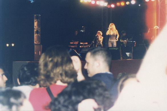 zel at the Spring Festival 2002 in Yeditepe University - Yeditepe niversitesi 2002 Bahar enliin'de zel Konserinde...  
